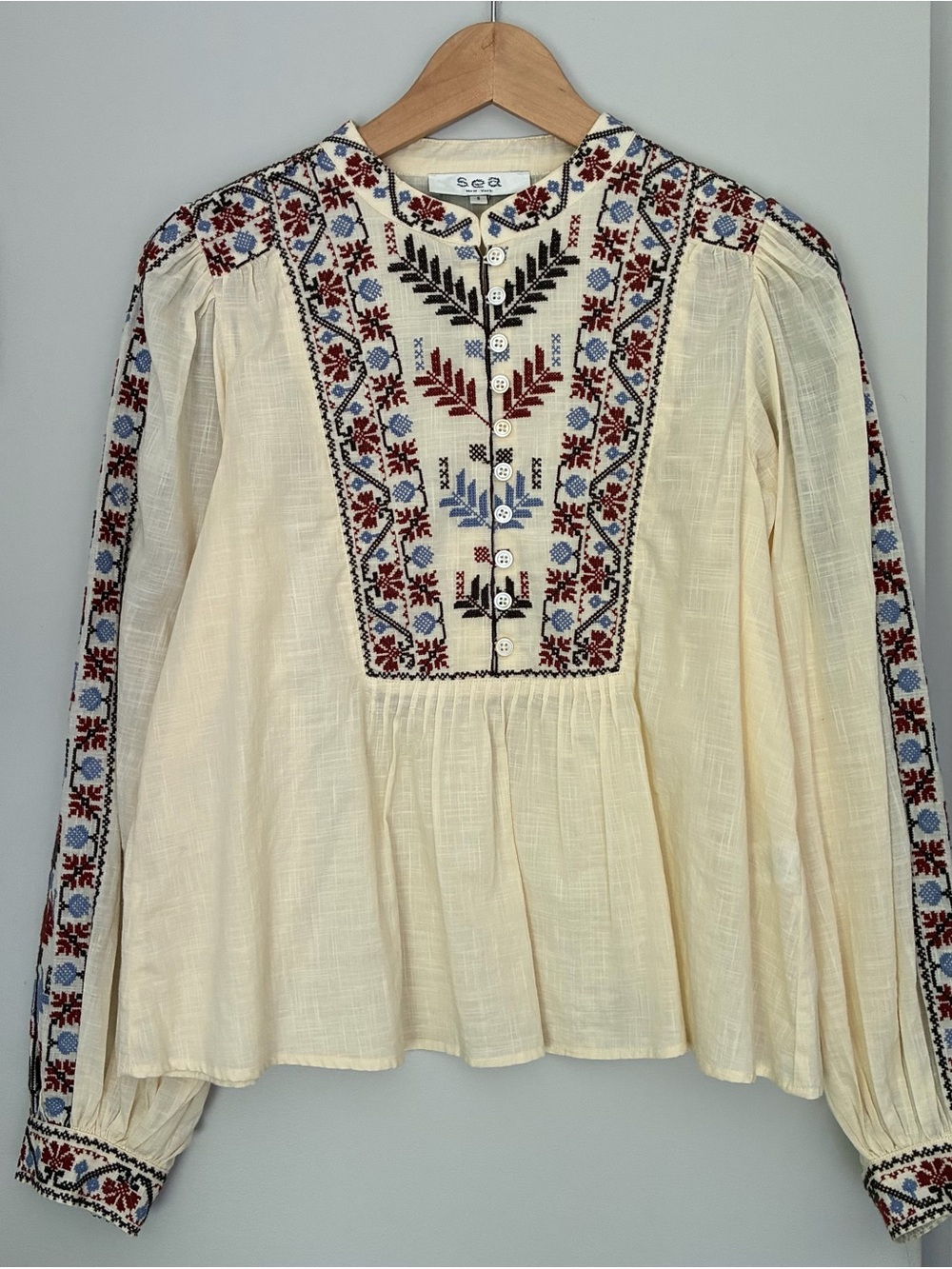 Worn once. Sea New York light weight 100% cotton embroidered top S Ivory